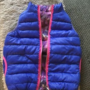 Puffer vest reversible.
